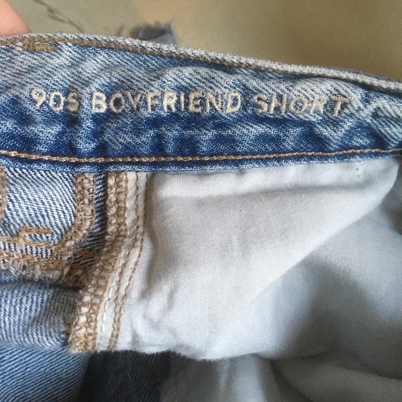 American Eagle 90s boyfriend short, light wash distressed - Picture 4 of 4